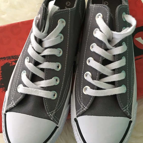 Other - Airwalk Shoes Brand New Size 7 1/2